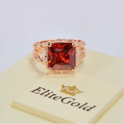 перстень Fatum с красным камнем в центре