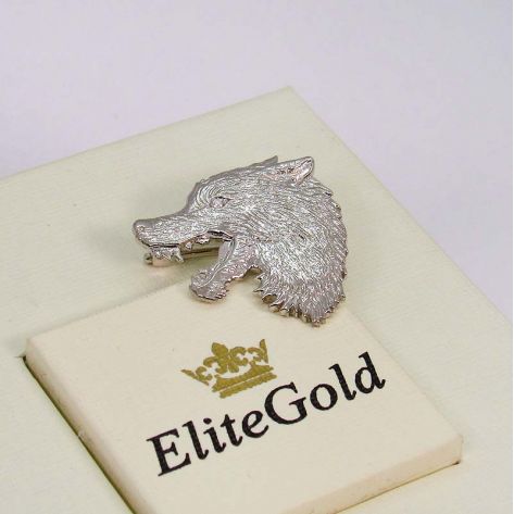 брошь в виде головы волка в белом золоте с бриллиантом