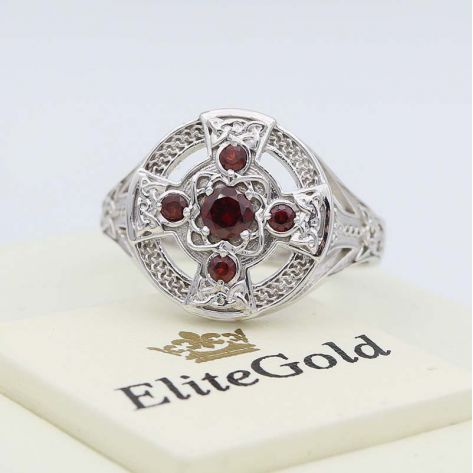 кольцо Татеосса в белом золоте с гранатами