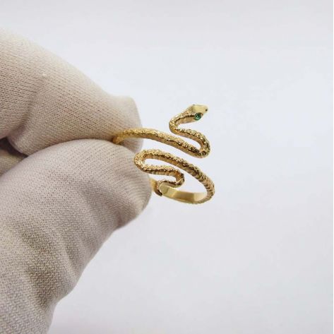 Тонкое дизайнерское кольцо в виде змеи из красного золота
