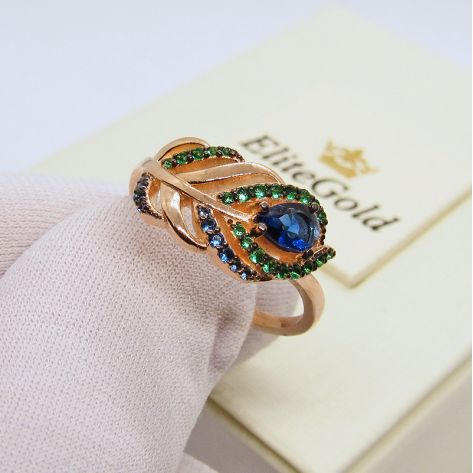 кольцо в виде пера - в руке