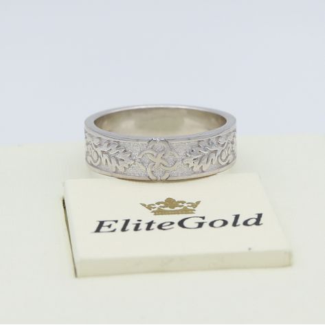 кольцо свадебник с орнаментом в белом золоте без камней