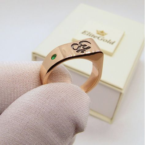 перстень Mantra с символом и зеленым камнем