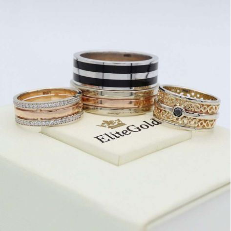 кольца в лимонном и белом золоте с черной эмалью вместе с парой Only Love