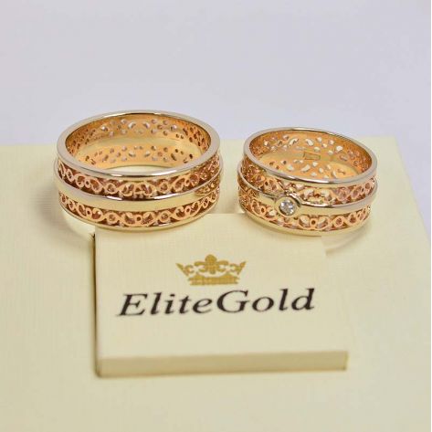 кольца The Sacrament Uno с белым камнем в женском кольце