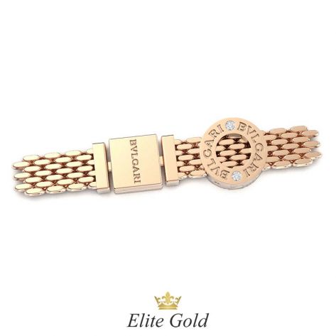 плетеный браслет с круглой подвеской и надписями