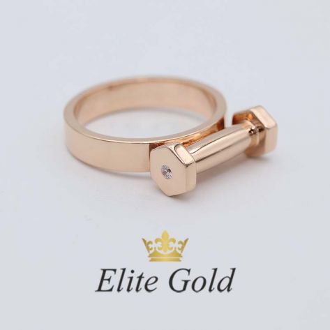 в красном золоте с фианитами по бокам