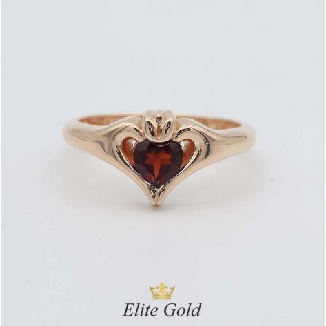 кольцо Keira с красным камнем в красном золоте с гравировкой