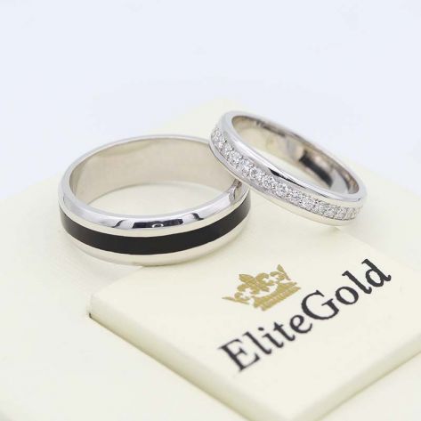 обручальные кольца Arwen в белом золоте с полоской черной эмали