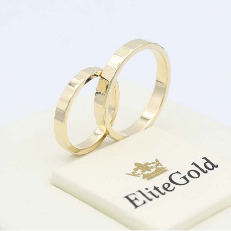 тонкие обручальные кольца с гранями в лимонном золоте 585