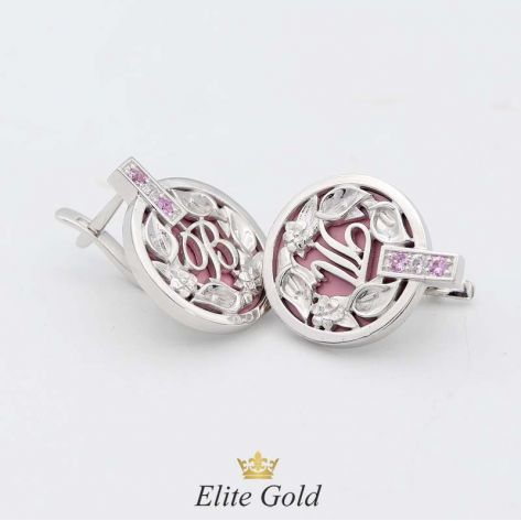 в белом золоте с розовой эмалью и сапфирами розовыми и белыми