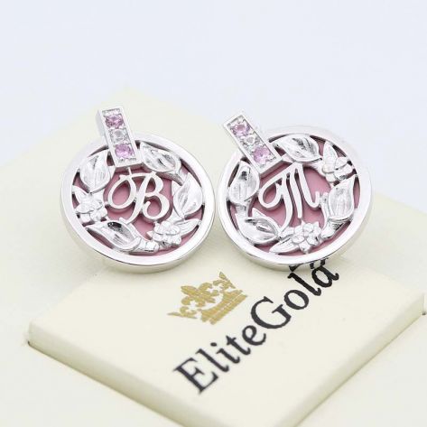 в белом золоте с розовой эмалью и сапфирами розовыми и белыми