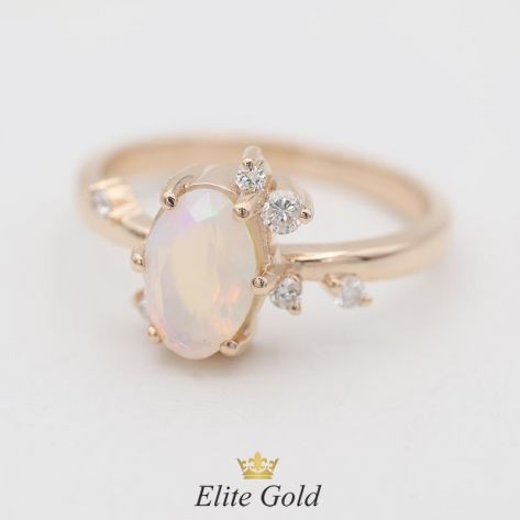 в красном золоте с опалом и бриллиантами