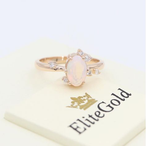 в красном золоте с опалом и бриллиантами