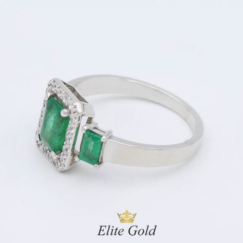 кольцо в белом золоте с изумрудами