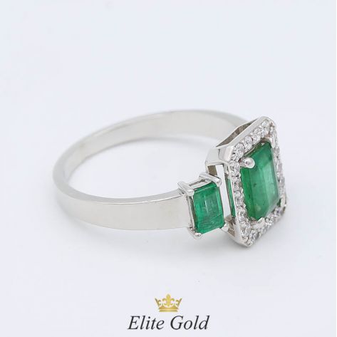 кольцо в белом золоте с изумрудами