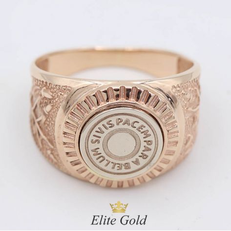 мужской перстень с надписью на латыни