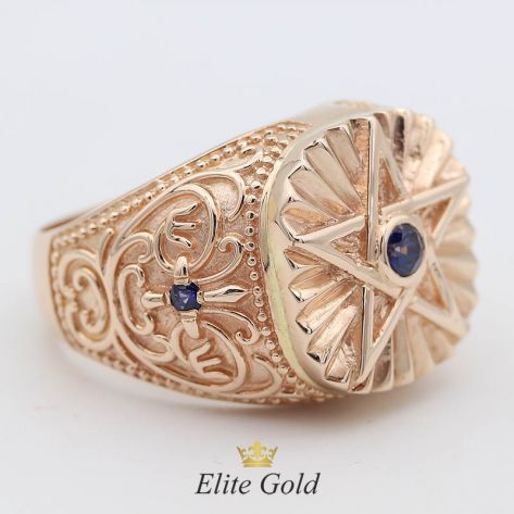 мужской перстень со звездой в центре - вид сбоку