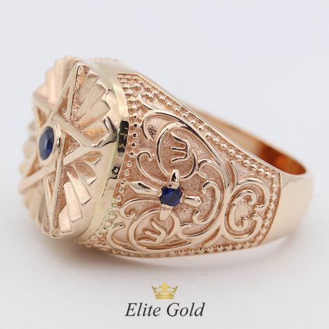 мужской перстень со звездой в центре - вид сбоку