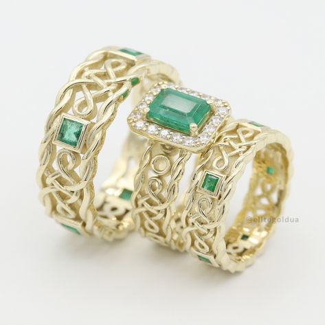 в лимонном золоте с изумрудами