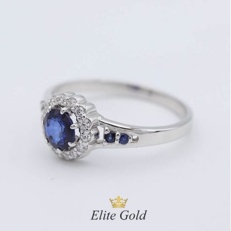 кольцо Milena в белом золоте с синими и белыми камнями