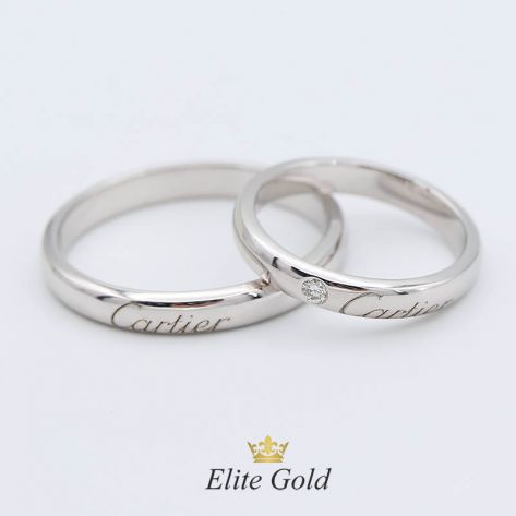 Классические обручальные кольца с надписью Картье в белом золоте