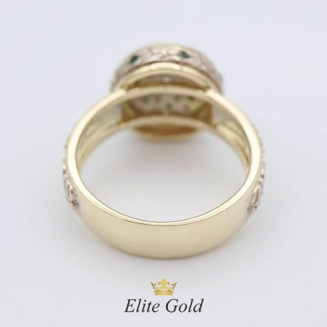 Авторское женское кольцо Fidella с узорами и камнями по кругу