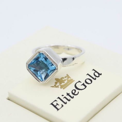 Авторское кольцо Demi с квадратным камнем