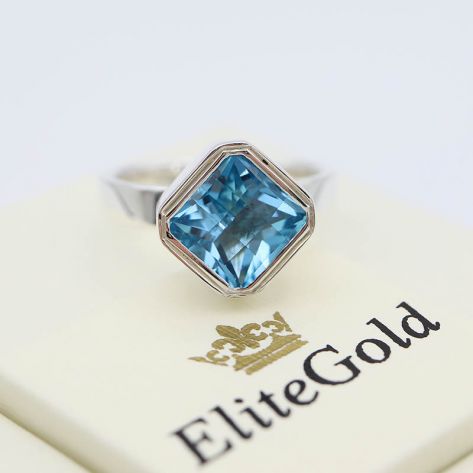 Авторское кольцо Demi с квадратным камнем