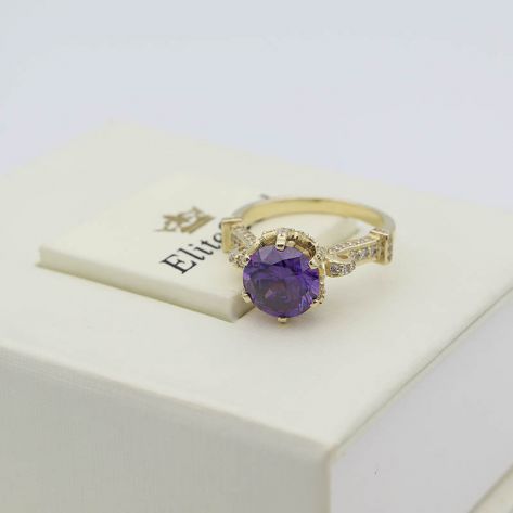 Авторское кольцо Vinona с крупным центральным камнем