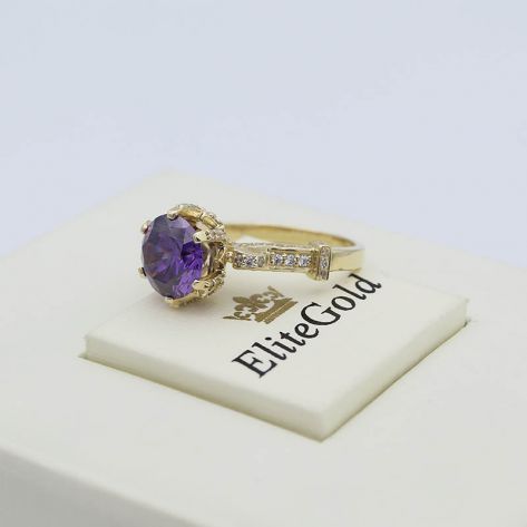 Авторское кольцо Vinona с крупным центральным камнем