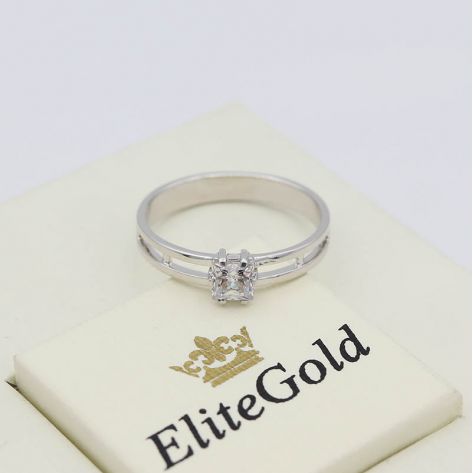 Женское кольцо классическое с квадратным камнем