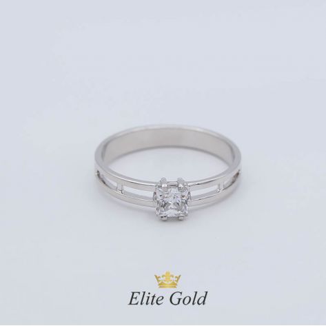 Женское кольцо классическое с квадратным камнем