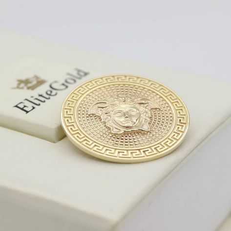 Авторская круглая подвеска в стиле бренда Версаче