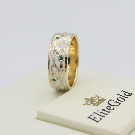 Авторское обручальное кольцо Cassara с узором и эмалью