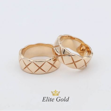Авторские обручальные кольца Crush с рельефным геометрическим узором