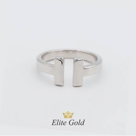 Лаконичное кольцо West с разрезом спереди