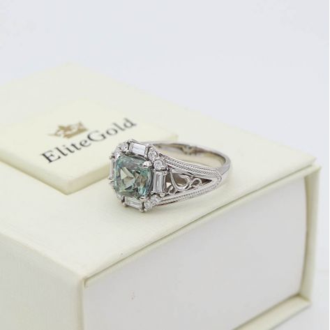 кольцо Calypso в белом золоте с бриллиантами и натуральным александритом в центре