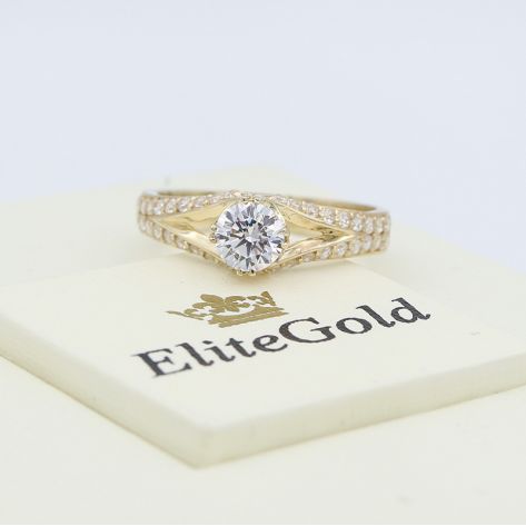 кольцо Bluebell в лимонном золоте с белыми камнями