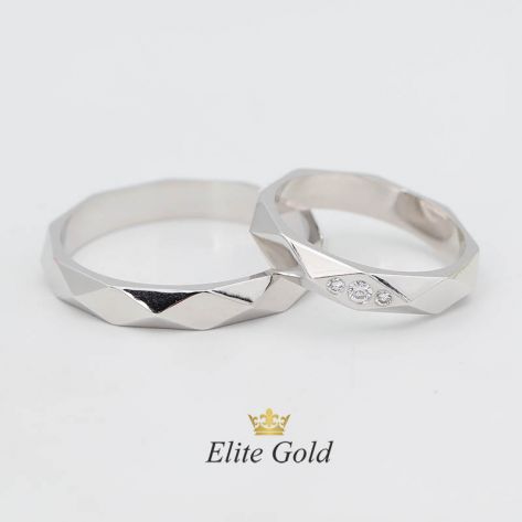 обручальные кольца бушерон в белом золоте с тремя камнями