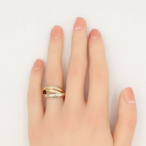 кольцо на пальце