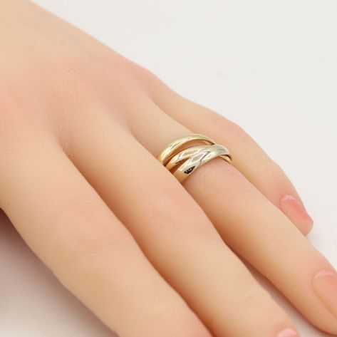 кольцо на пальце