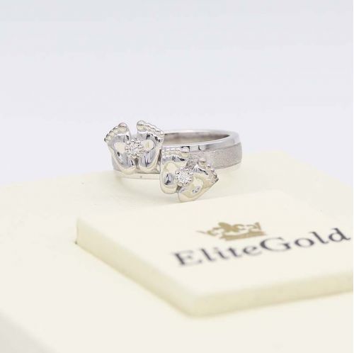 кольцо с двумя парами пяточек в белом золоте с бриллиантами