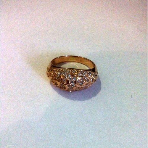 широкое кольцо с маленькими камнями в красном золоте