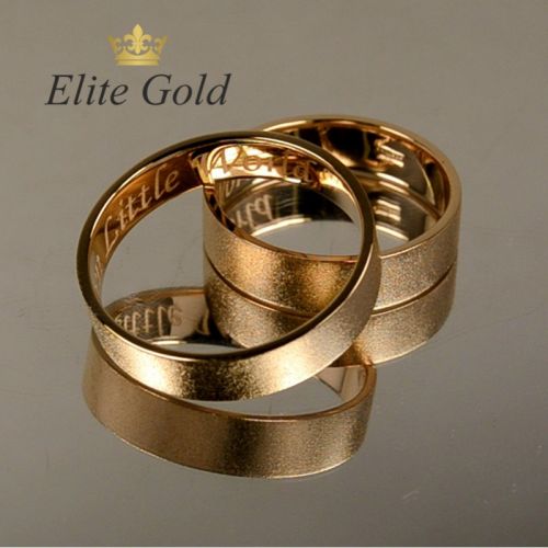 матовые классические обручальные кольца в красном золоте