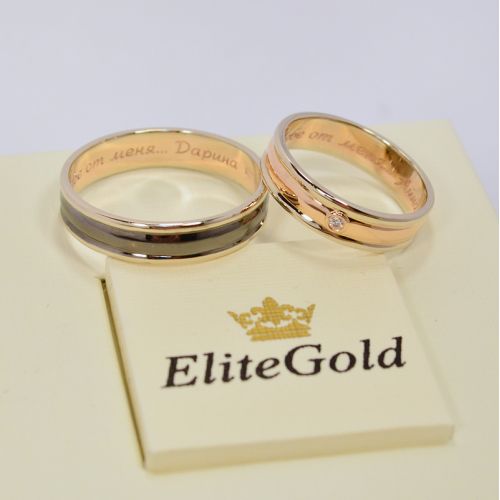 мужское кольцо в белом золоте с черным родажом, женское - в красном и белом золоте