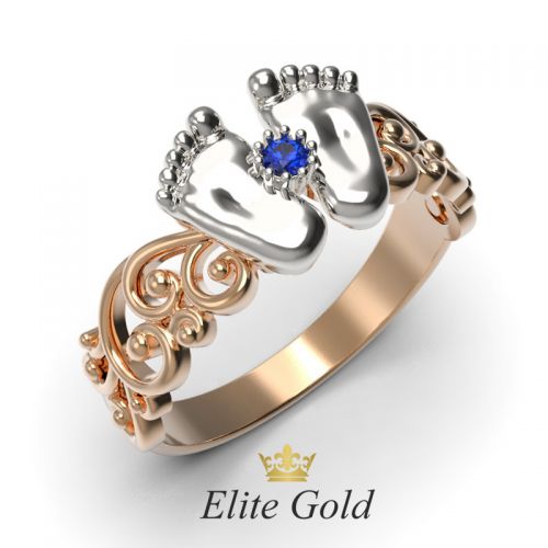кольцо в виде пяточек с синим камнем в центре