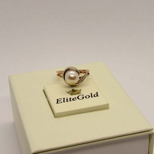 золотое женское кольцо с жемчугом