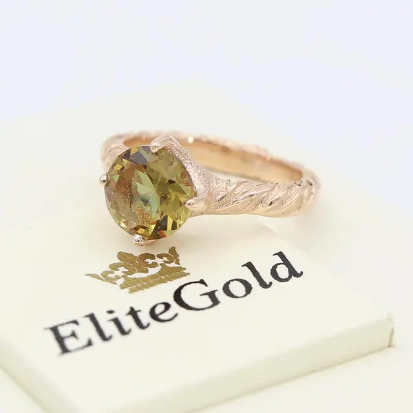 Fantasy Drea ring with a large stone in the center