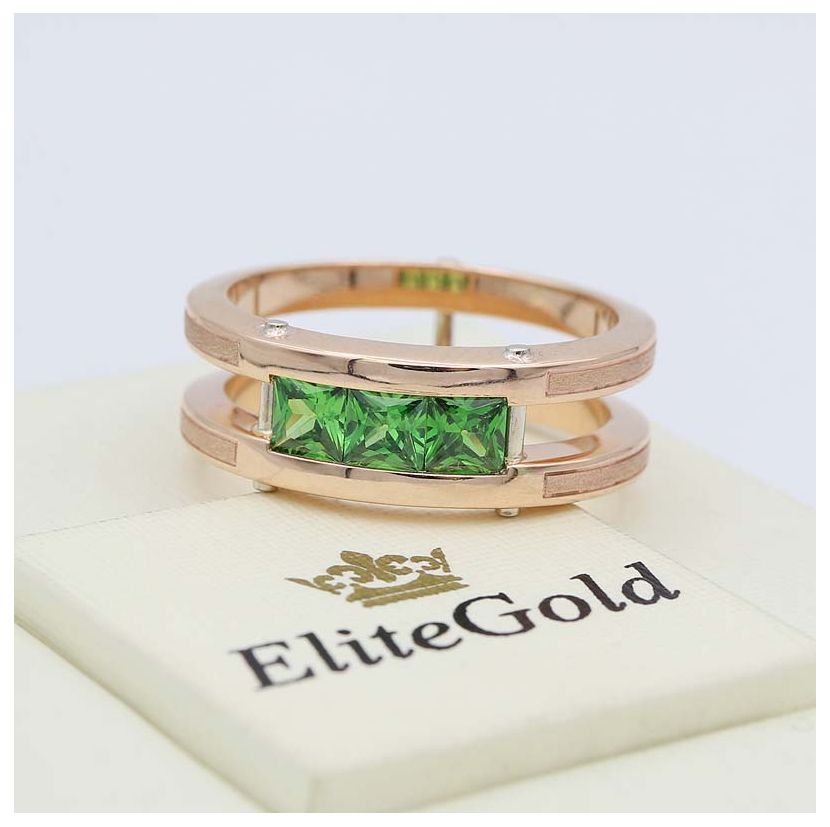 кольцо Ambassador с зелеными камнями в красном и белом золоте